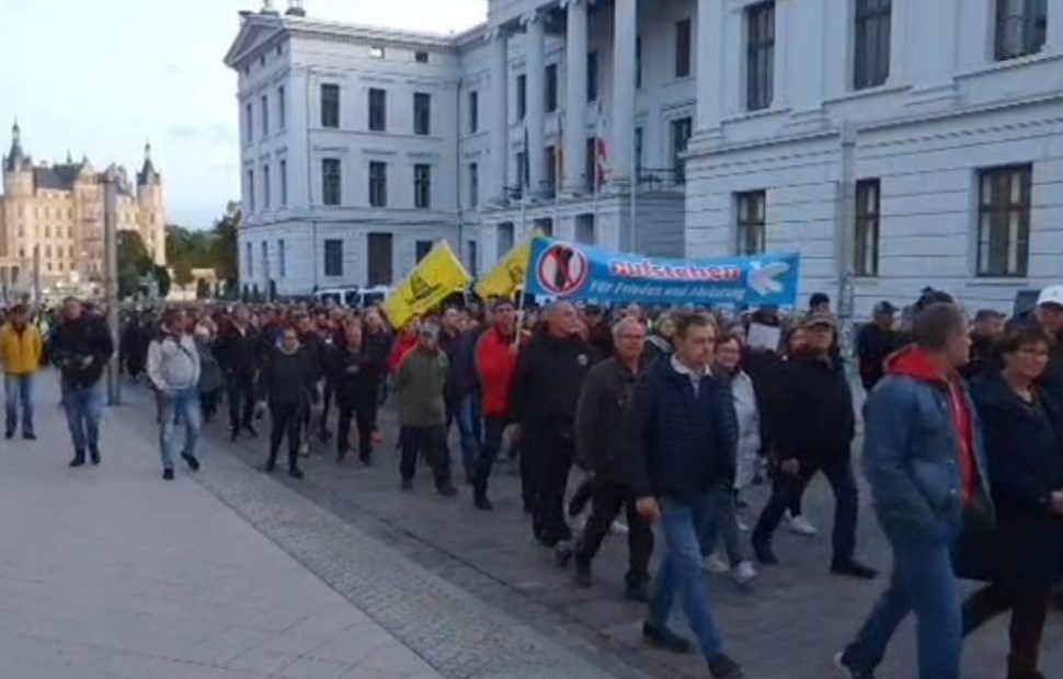 3700 Teilnehmende bei Demo gegen Energiekrise in Schwerin. 1000 weniger als in der&nbsp;Vorwoche.