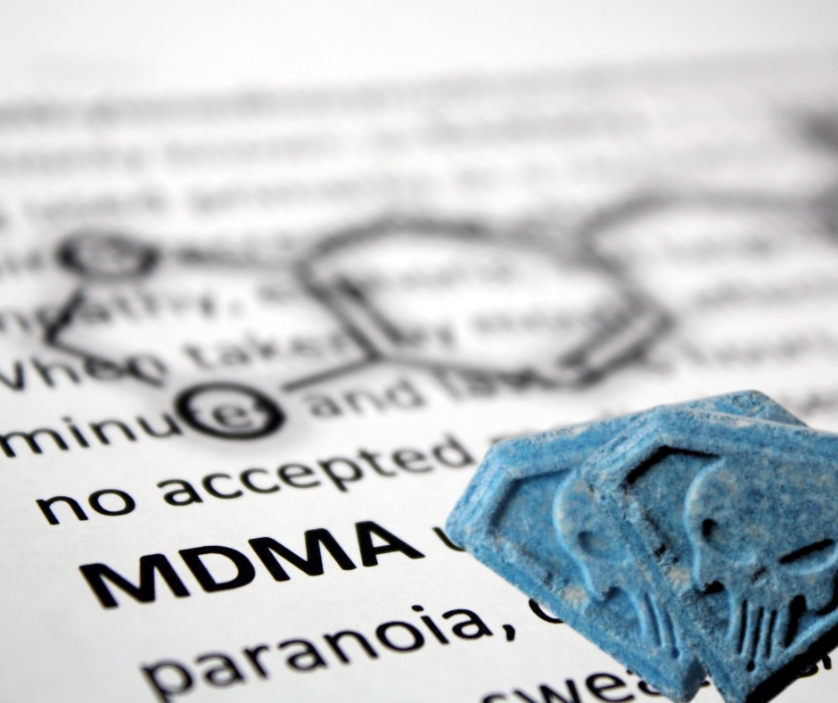 13-Jährige stirbt nach Überdosis MDMA, zwei weitere Jugendliche in Lebensgefahr. Innenminister Pegel&nbsp;warnt.