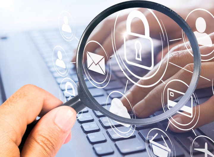 Prüfverfahren eingeleitet: Rechtsaufsicht untersucht Schweriner Maßnahme zur Dokumentenmarkierung.