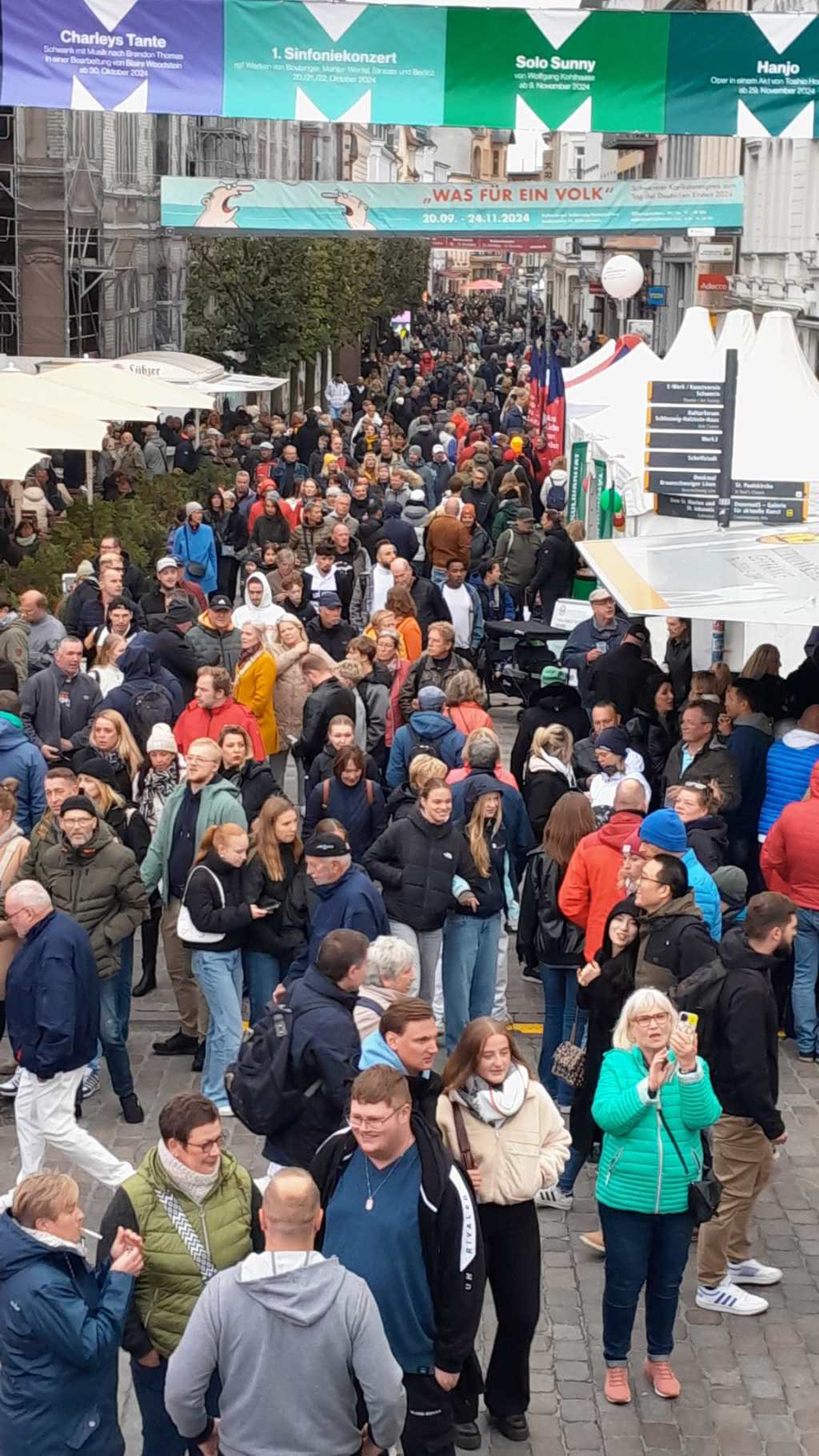 Tag der Deutschen Einheit 2024 in Schwerin – Polizei zieht positive Bilanz, Minister bedanken&nbsp;sich.