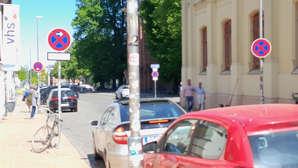 Schelfstadt: Straßenschilder und Straßenlaterne gewaltsam umgeknickt. Polizei sucht&nbsp;Zeugen