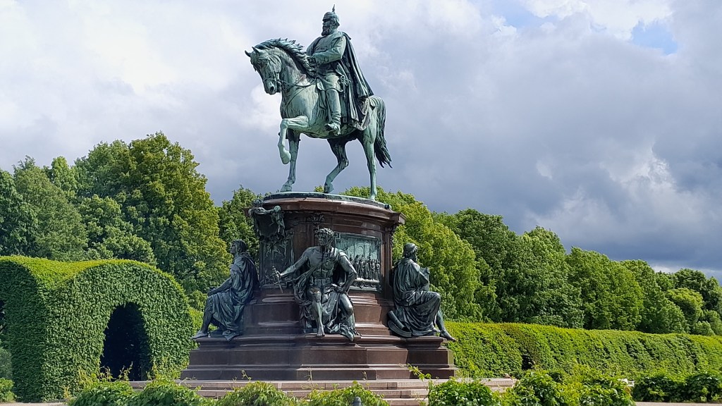 Reiterdenkmal im Schweriner Schlossgarten beschmiert – Polizei bittet um&nbsp;Hinweise