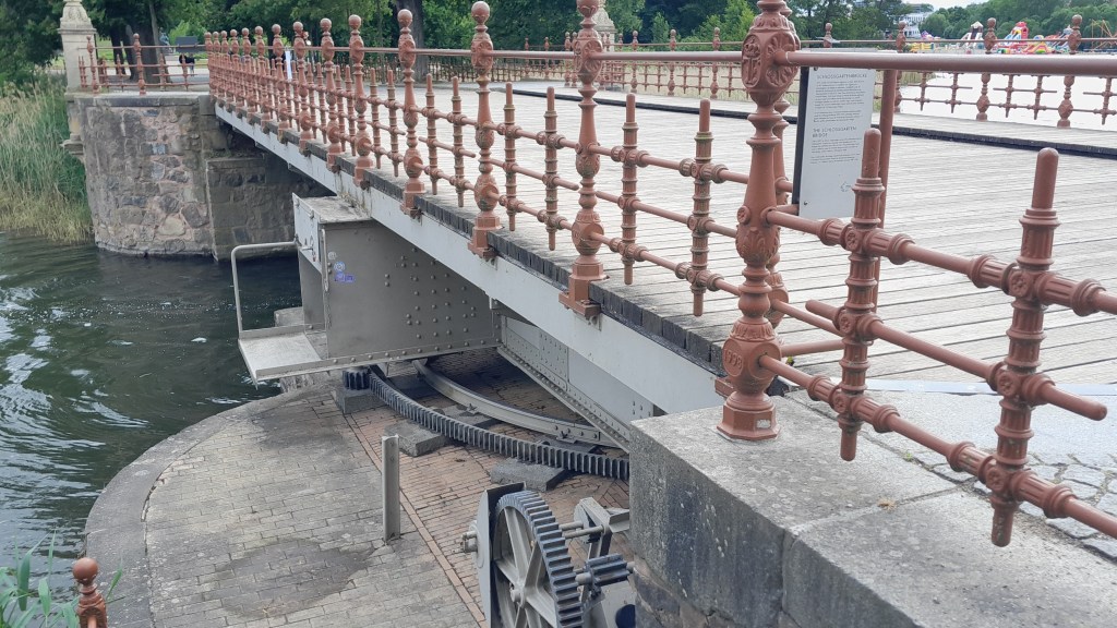 Seltene Gelegenheit. Handbetriebene Brückeam Schloss wird Sonntag&nbsp;geöffnet.