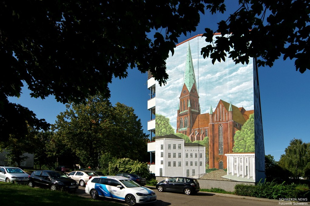 Schweriner Dom in Lankow – Kunst trifft&nbsp;Wohnblock
