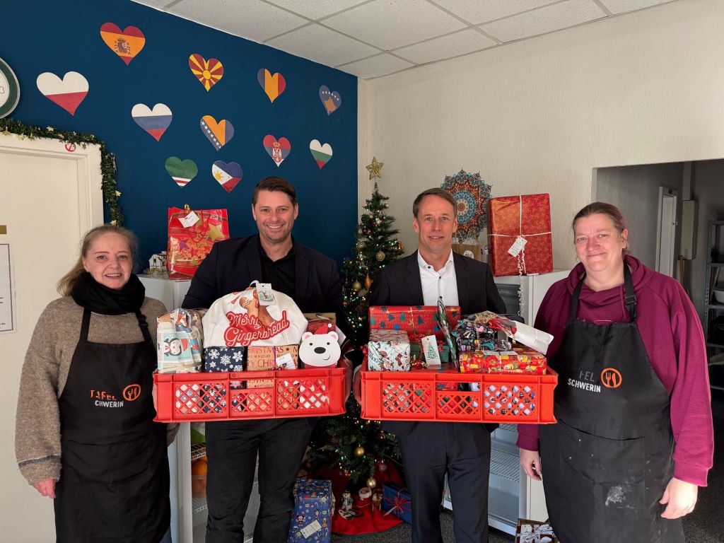Stadtwerke erfüllen Kinderwünsche und organisieren weihnachliches Essen für Kindertafel.