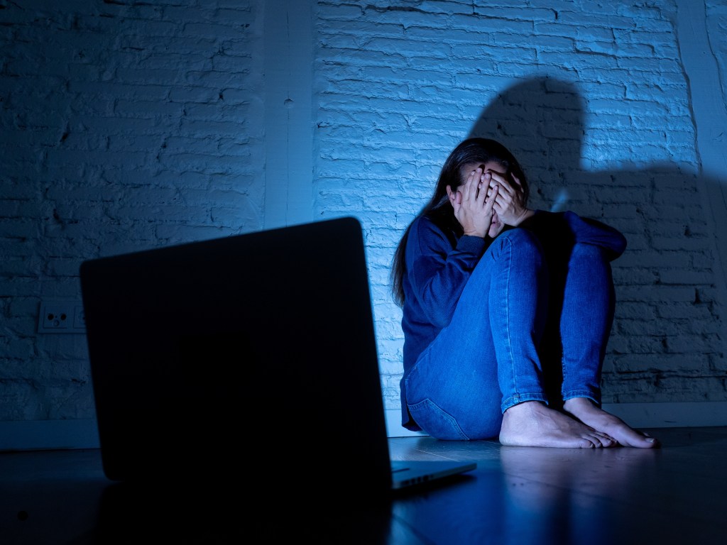 Schweriner Polizei warnt: Minderjährige auf Onlineplattformen massiv unter psychischem Druck gesetzt – Ermittlungen wegen Aufforderung zu Selbstverletzungen