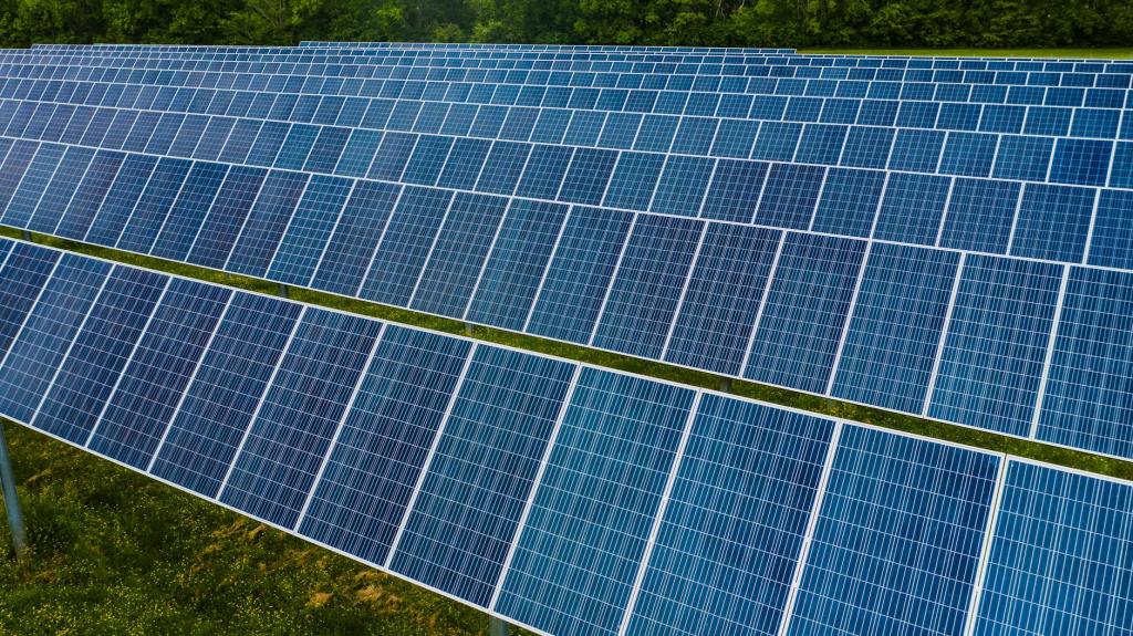 Bürgeranfrage bringt Solarenergie auf die Tagesordnung: Solar-Boost für Schwerin? Stadt prüft kommunalen Strombilanzkreis