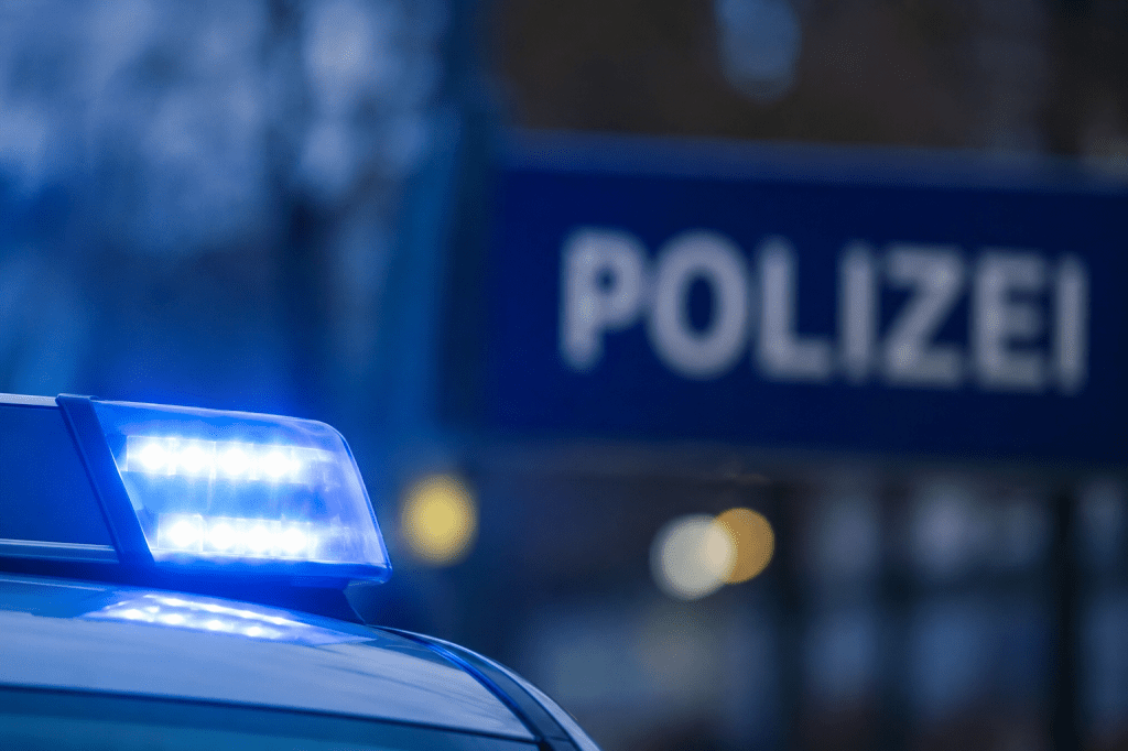 Frau greift mutig bei Angriff ein – jetzt sucht die Polizei sie dringend