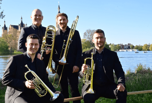 Abendfahrt mit der WEISSENFLOTTE Schwerin und dem Blechbläserquartett der Mecklenburgischen Staatskapelle.