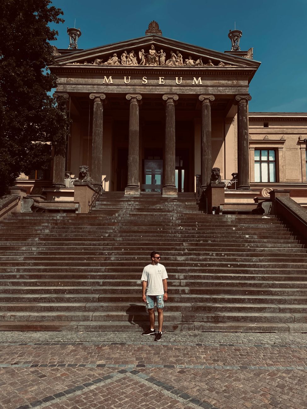 Heute Abend auf der Museumstreppe: Sconehead spielt live am Alten Garten