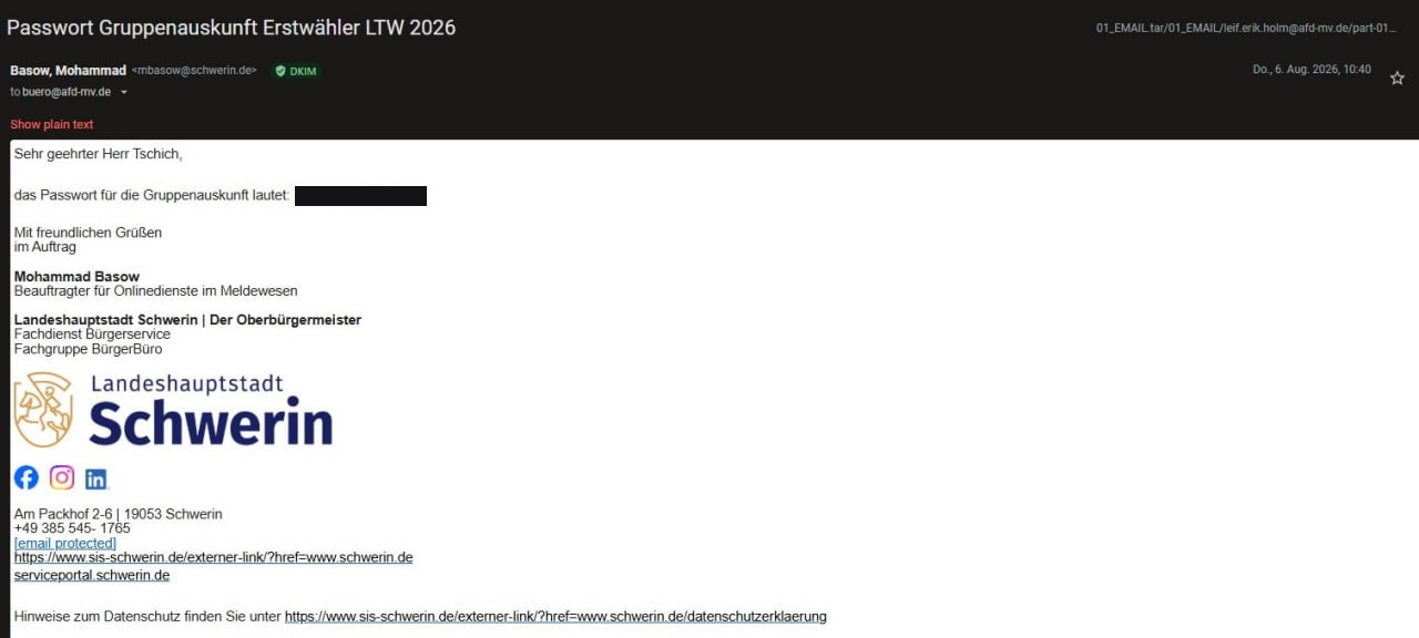 E-Mail der Stadt Schwerin an das AfD-Büro vom 6. August 2026, 10:40 Uhr: Passwort für die Gruppenauskunft (Passwort geschwärzt)