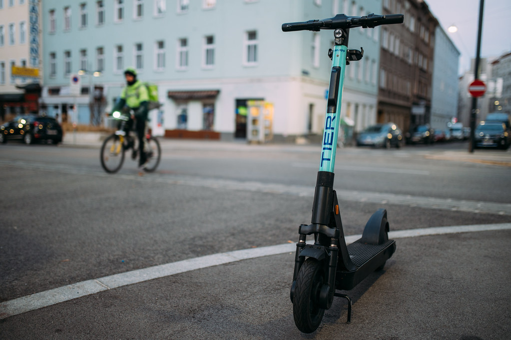 Mit 2,13 Promille auf dem E-Scooter unterwegs: Schweriner stürzt in Krebsfördern – ohne&nbsp;Versicherung