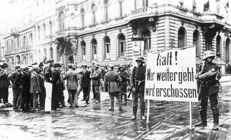 Wenige Stühle, große Fragen: Was vom Abend über soziale Verteidigung&nbsp;bleibt