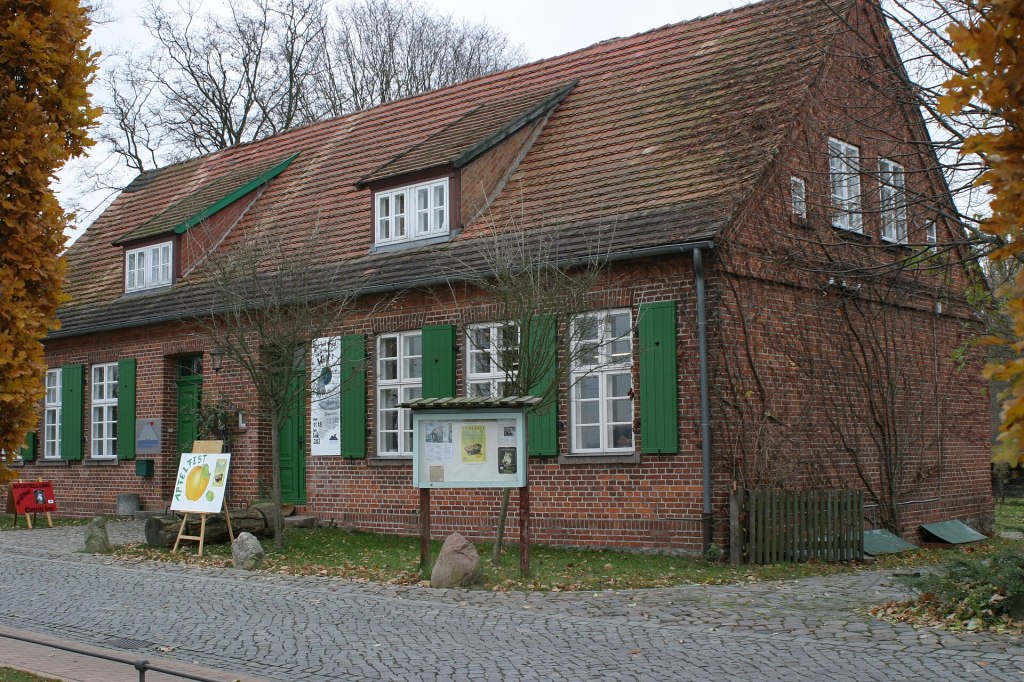 Pflanzen tauschen, Igelgarten basteln, Pilze prüfen: Samstagnachmittag in der Naturschutzstation