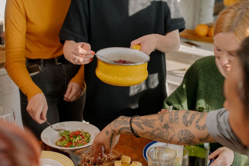 Essen verbindet: In Schwerin wird gemeinsam gekocht, gegessen und kennengelernt