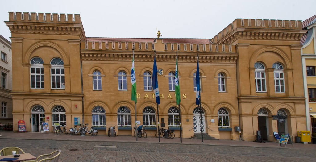 Trotz Innenministerium und Elternrat: Ehlers bleibt beim umstrittenen&nbsp;Bücherzettel